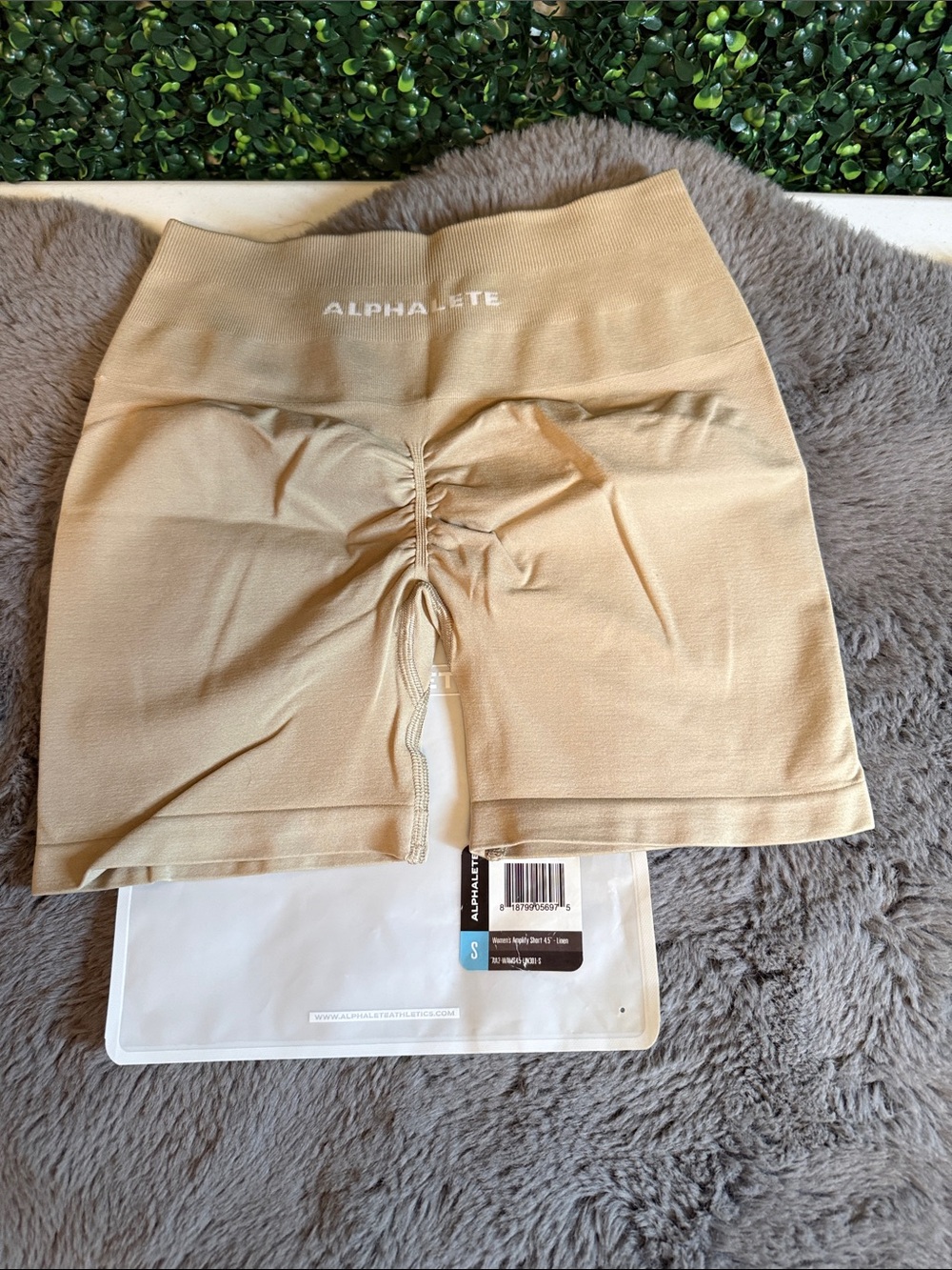 Alphalete Women's Scrunch High Rise Biker Shorts Linen 4.5” size small